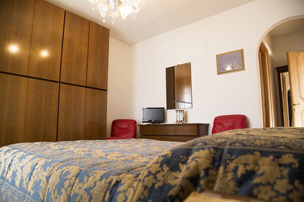 B&B Nuovo Paradiso Pescia Szoba fotó